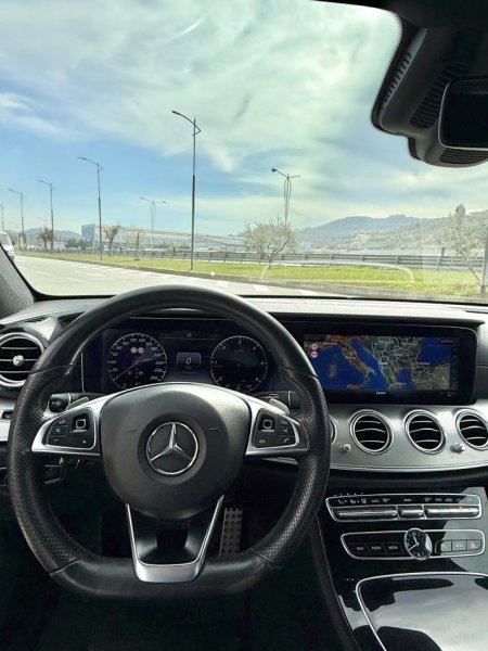 Tirane, shitet makine Mercedes Benz E-Class 220 AMG LINE Nafte, e zeze automatik Kondicioner 200 km 27.500 €