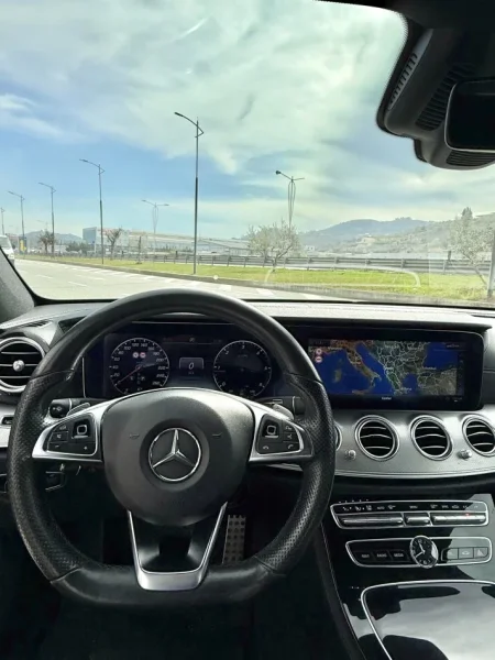 Tirane, shitet makine Mercedes Benz E-Class 220 AMG LINE Nafte, e zeze automatik Kondicioner 200 km 27.500 €