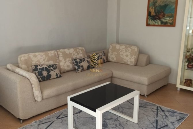 Tirane, jepet me qera shtepi 3+1+Ballkon Kati 1, 100 m² 500 € (Rruga Imer Ndregjoni)