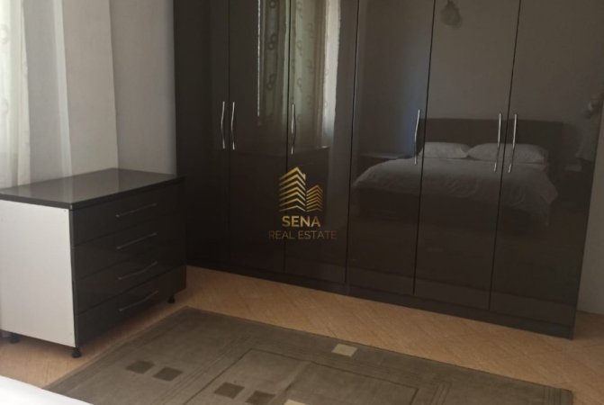 Tirane, jepet me qera shtepi 3+1+Ballkon Kati 1, 100 m² 500 € (Rruga Imer Ndregjoni)