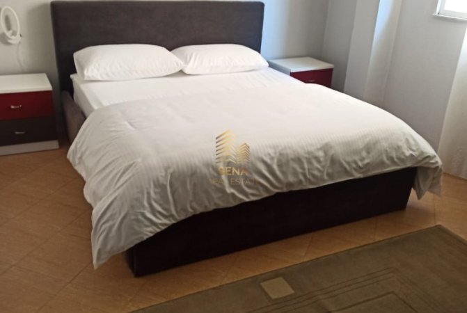 Tirane, jepet me qera shtepi 3+1+Ballkon Kati 1, 100 m² 500 € (Rruga Imer Ndregjoni)