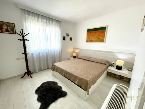 Tirane, shes apartament 2+1+Ballkon , 110 m² 239.000 € (Liqeni i Thatë)