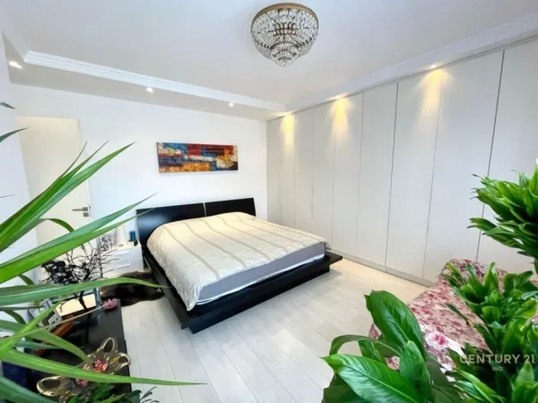 Tirane, shes apartament 2+1+Ballkon , 110 m² 239.000 € (Liqeni i Thatë)