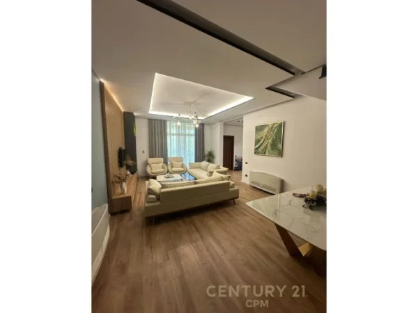 Tirane, jap me qera apartament 3+1+3 , 160 m² 1.200 € (Kodra e Diellit)