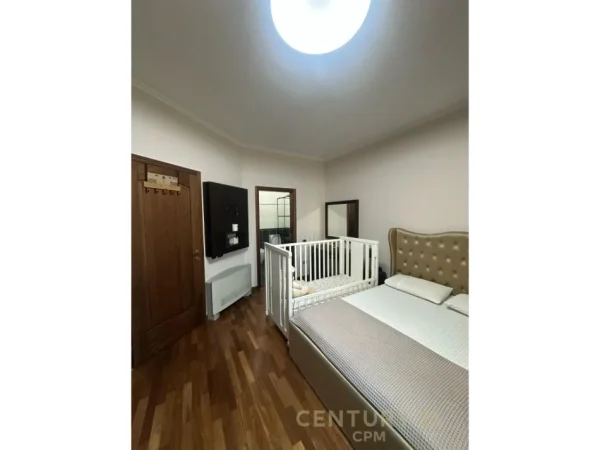Tirane, jap me qera apartament 3+1+3 , 160 m² 1.200 € (Kodra e Diellit)