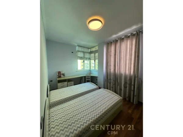 Tirane, jap me qera apartament 3+1+3 , 160 m² 1.200 € (Kodra e Diellit)