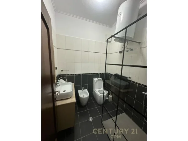 Tirane, jap me qera apartament 3+1+3 , 160 m² 1.200 € (Kodra e Diellit)