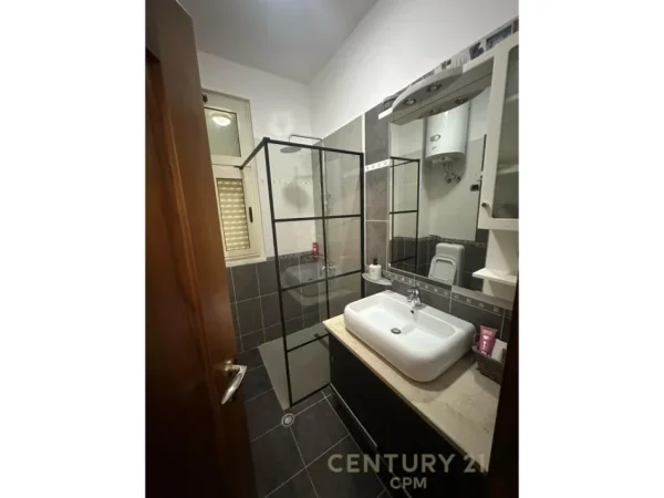 Tirane, jap me qera apartament 3+1+3 , 160 m² 1.200 € (Kodra e Diellit)