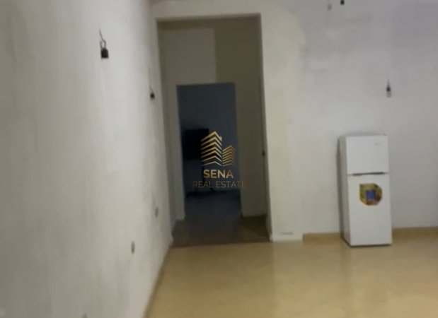 Tirane, jepet me qera ambjent biznesi Kati 2, 80 m² 350 € (Rruga Ura)
