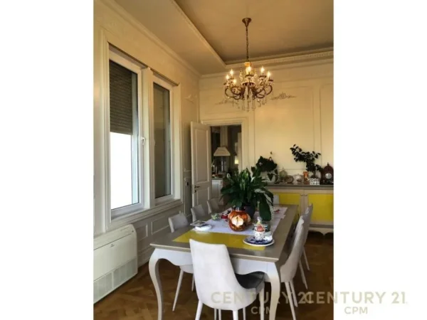 Tirane, shes Vile , 700 m² 2.200.000 € (Rolling Hill Residence, Qendra Tregtare TEG)