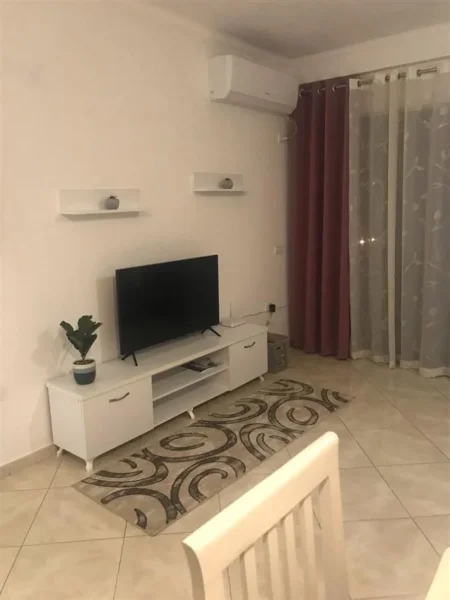 Tirane, jepet me qera apartament 2+1+Aneks+Ballkon Kati 4, 93 m² 400 € (Yzberisht)