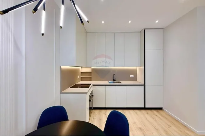 Tirane, jepet me qera 1+1+Ballkon Kati 5, 75 m² 1.000 € (Rruga e Kosovareve)