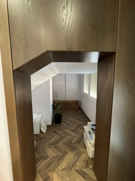 Tirane, jepet me qera zyre Kati 7, 55 m² 650 € (Perballe me Amerikan 3,Pallatet Golden Park) e Mobiluar