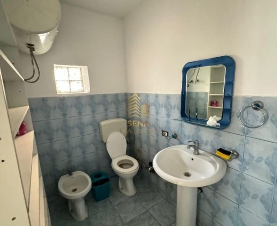 Tirane, jepet me qera ambjent biznesi Kati 1, 50 m² 500 € (Rruga e Dibrës)