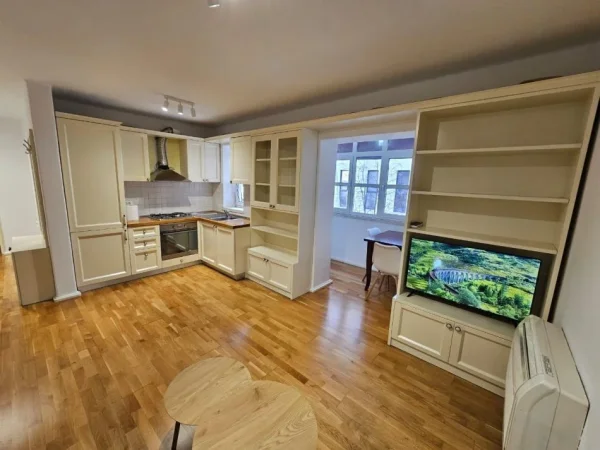 Tirane, jepet me qera apartament 1+1+Aneks Kati 3, 57 m² 450 € (Vasil Shanto)