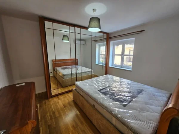 Tirane, jepet me qera apartament 1+1+Aneks Kati 3, 57 m² 450 € (Vasil Shanto)