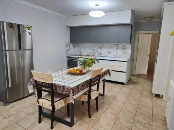 Tirane, jepet me qera apartament 2+1+Aneks+Ballkon Kati 7, 84 m² 600 € (Rrgua 5 Maji)