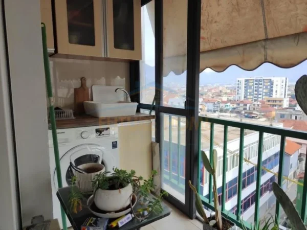 Tirane, jepet me qera apartament 2+1+Aneks+Ballkon Kati 7, 84 m² 600 € (Rrgua 5 Maji)