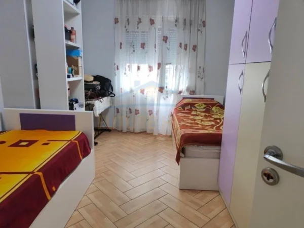 Tirane, jepet me qera apartament 2+1+Aneks+Ballkon Kati 7, 84 m² 600 € (Rrgua 5 Maji)