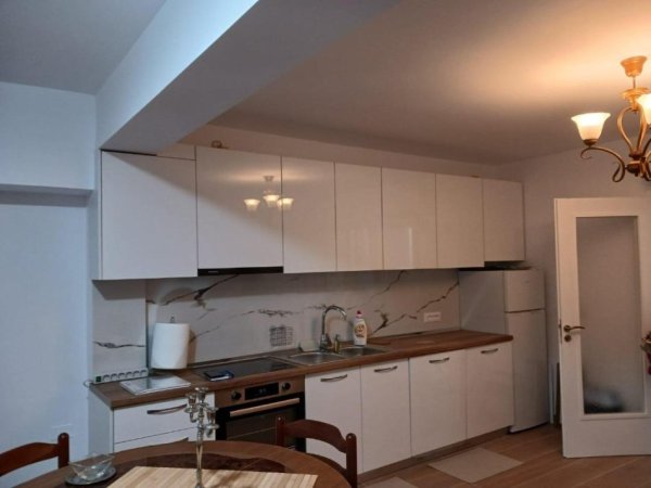 Tirane, jepet me qera apartament 1+1+Aneks Kati 5, 60 m² 500 € (rruga naim frasheri)