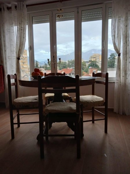 Tirane, jepet me qera apartament 1+1+Aneks Kati 5, 60 m² 500 € (rruga naim frasheri)