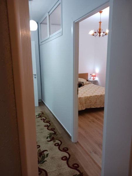 Tirane, jepet me qera apartament 1+1+Aneks Kati 5, 60 m² 500 € (rruga naim frasheri)