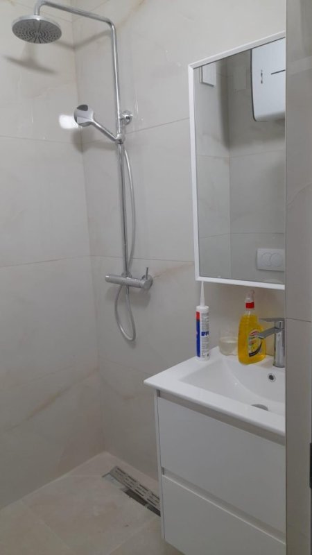 Tirane, jepet me qera apartament 1+1+Aneks Kati 5, 60 m² 500 € (rruga naim frasheri)