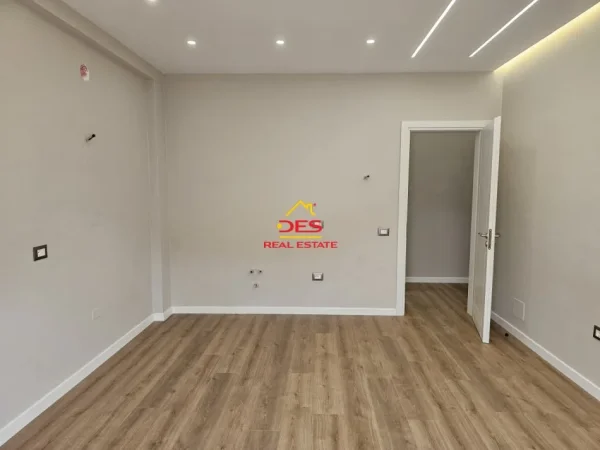 Vlore, shitet apartament 1+1+Ballkon Kati 2, 62 m² 95.000 € (Rruga Sadik Zotaj)