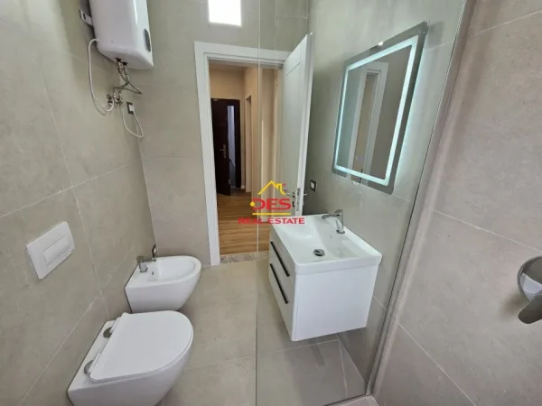 Vlore, shitet apartament 1+1+Ballkon Kati 2, 62 m² 95.000 € (Rruga Sadik Zotaj)
