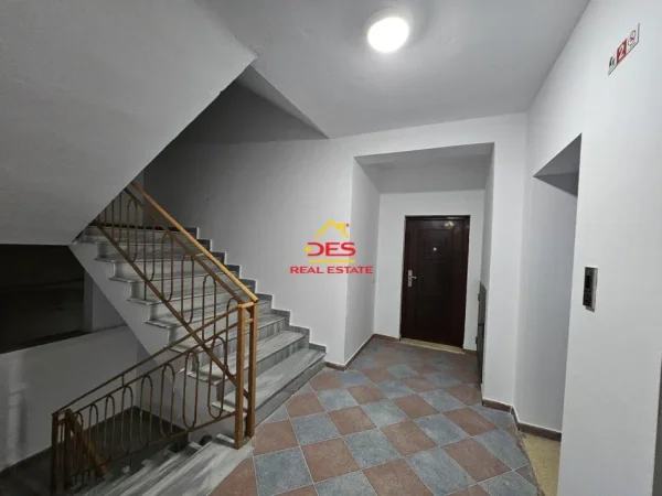Vlore, shitet apartament 1+1+Ballkon Kati 2, 62 m² 95.000 € (Rruga Sadik Zotaj)