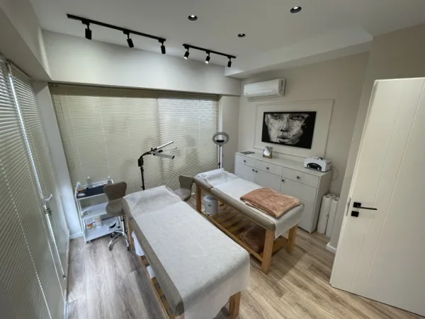 Tirane, shes ambjent biznesi Kati 0, 100 m² 50.000 € (Shitje Biznesi Komuna Parisit)