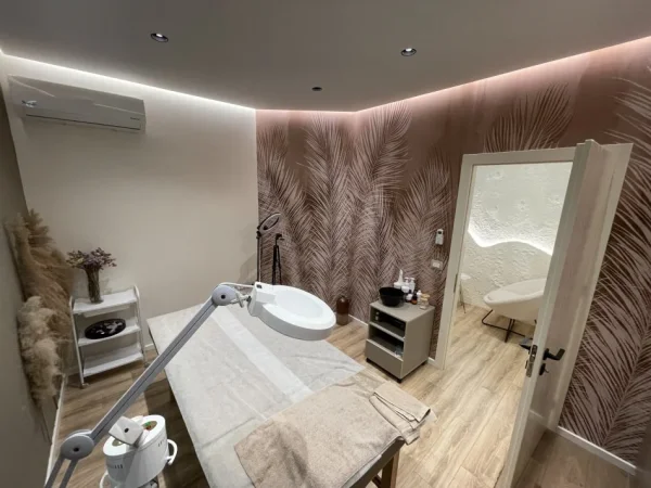 Tirane, shes ambjent biznesi Kati 0, 100 m² 50.000 € (Shitje Biznesi Komuna Parisit)