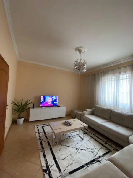 Tirane, jepet me qera apartament 1+1 Kati 1, 75 m² 400 € (Institui buqesor)