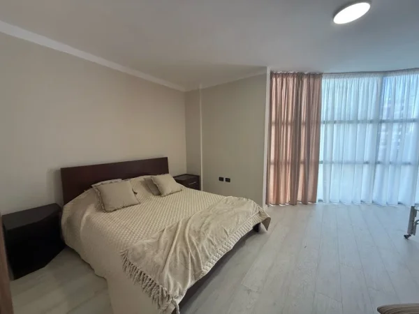 Tirane, jepet me qera apartament 2+1 Kati 3, 115 m² 500 € (Rruga 3 deshmoret)