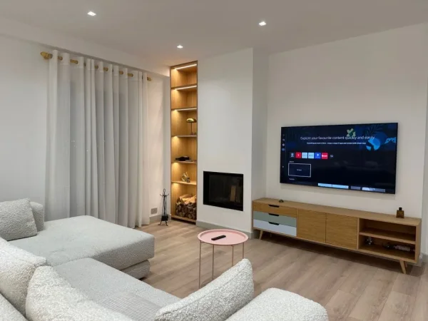 Tirane, jepet me qera apartament 2+1+Ballkon Kati 2, 145 m² 1.200 € (TEG)