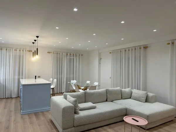 Tirane, jepet me qera apartament 2+1+Ballkon Kati 2, 145 m² 1.200 € (TEG)