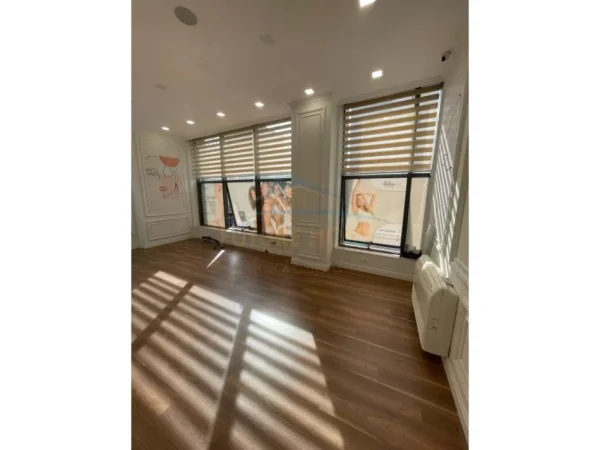 Tirane, jepet me qera zyre Kati 1, 68 m² 700 € (Myslym Shyri)