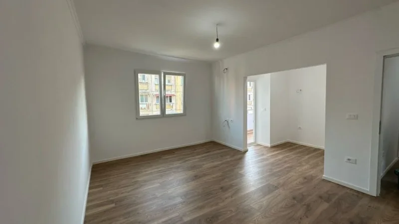 Shitet, Apartament 2+1 perball kompleksit Delijorgji