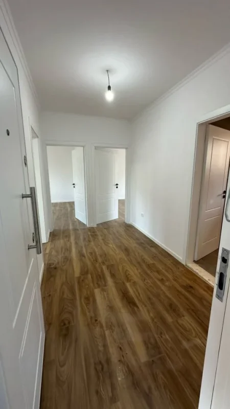 Shitet, Apartament 2+1 perball kompleksit Delijorgji