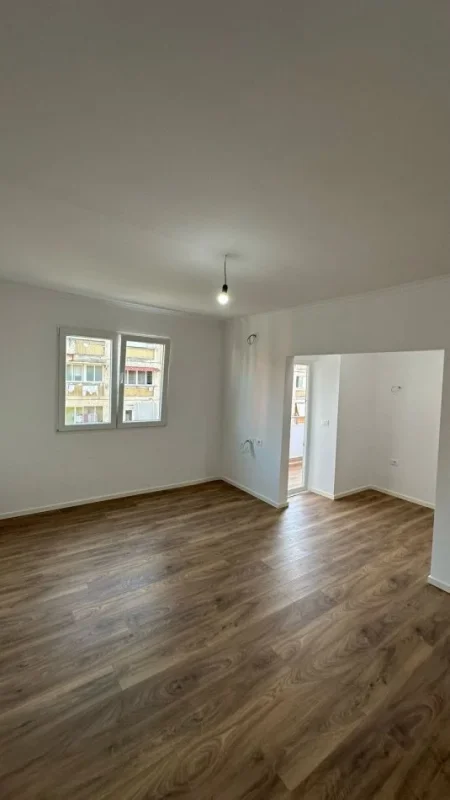 Shitet, Apartament 2+1 perball kompleksit Delijorgji