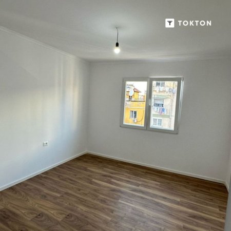 Tirane, shitet apartament Kati 4, 75 m² 148.000 € (Ish Parku, Rruga e Kavajës, Tiranë, TT 1893)