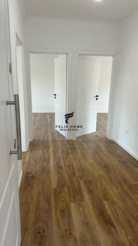 Tirane, shitet apartament 2+1+Ballkon Kati 4, 75 m² 148.000 € (RRUGA E KAVAJES)