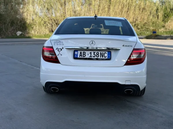 Fier, shes makine MERCEDES BENZ C CLASS 2013 Benzin, e bardhë automatik Kondicioner 268.700 km 6.950 €