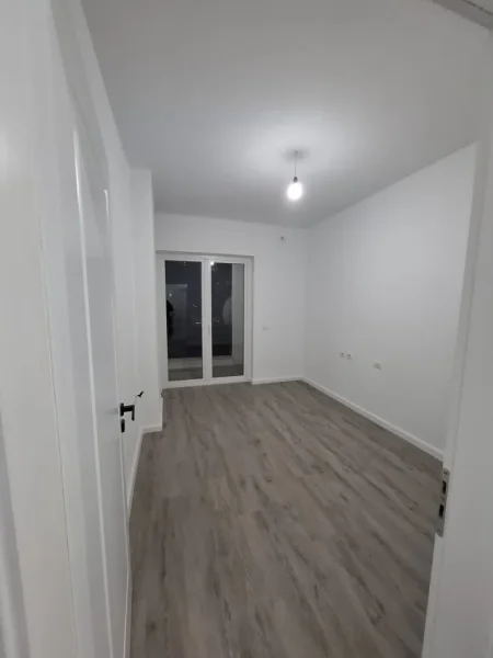 Tirane, shitet apartament 2+1+Aneks+Ballkon Kati 5, 97 m² 139.000 € (pallatet cabej)