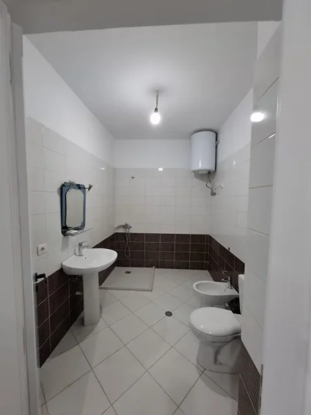Tirane, shitet apartament 2+1+Aneks+Ballkon Kati 5, 97 m² 139.000 € (pallatet cabej)