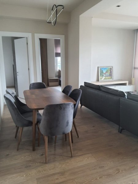 Tirane, jepet me qera apartament 2+1+Ballkon Kati 6, 90 m² 1.200 € (Prane Delijorgjit)