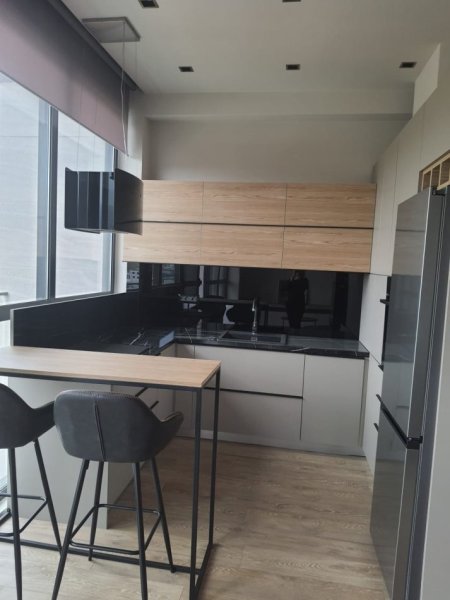 Tirane, jepet me qera apartament 2+1+Ballkon Kati 6, 90 m² 1.200 € (Prane Delijorgjit)