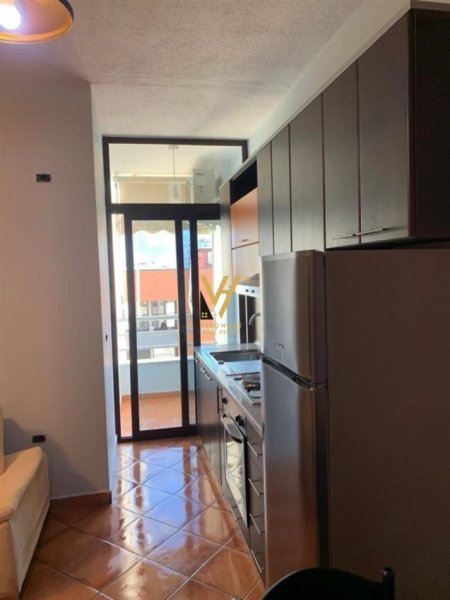 Tirane, jepet me qera apartament 1+1+Ballkon Kati 9, 65 m² 500 € (HARRY FULTZ)