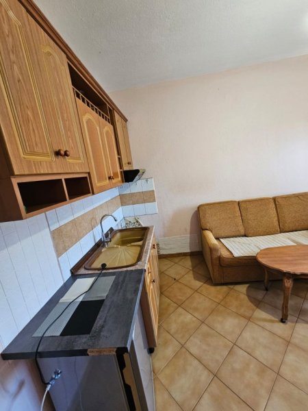 Tirane, jepet me qera apartament 2+1+Ballkon Kati 3, 85 m² 370 € (BULEVARDI I RI)