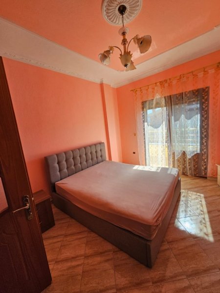 Tirane, jepet me qera apartament 2+1+Ballkon Kati 3, 85 m² 370 € (BULEVARDI I RI)